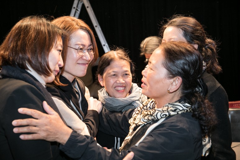 4. The plaintiffs and lawyers immediately after the judgment by the People’s Peace Tribunal for the Vietnam War. (Photo from: The People’s Peace Tribunal Preparatory Committee)