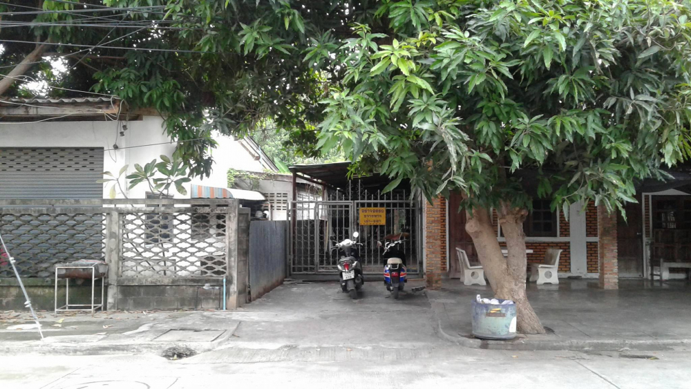 A “comfort station,” Muang Kachanaburi, Kachanaburi 