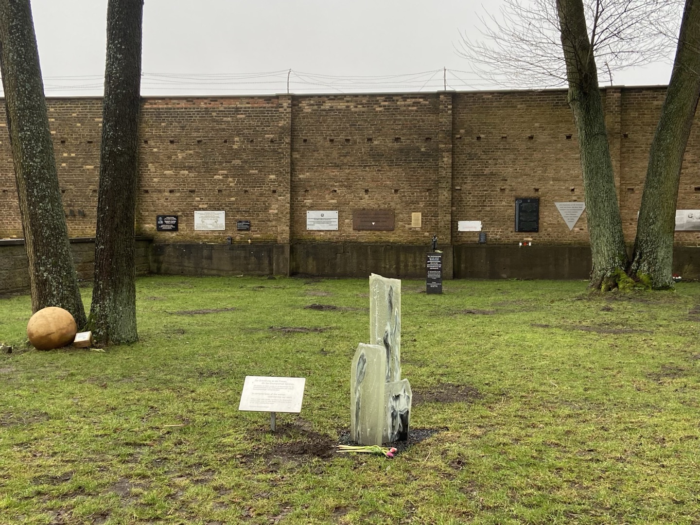[Photo 2] The cemetery established for victims west of the Wall of Nations has memorials to various groups of victims. Pictured here is the memorial to the victims of forced sexual labor.