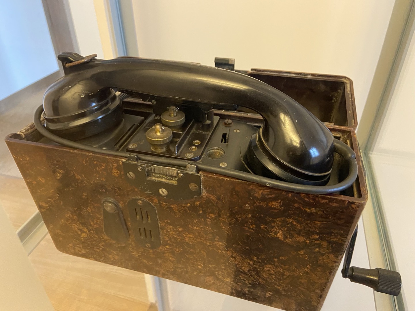 [Photo 5] Siemens telephones produced by the forced labor of women prisoners. They are on display in the permanent exhibition of the Memorial Museum Ravensbrück.