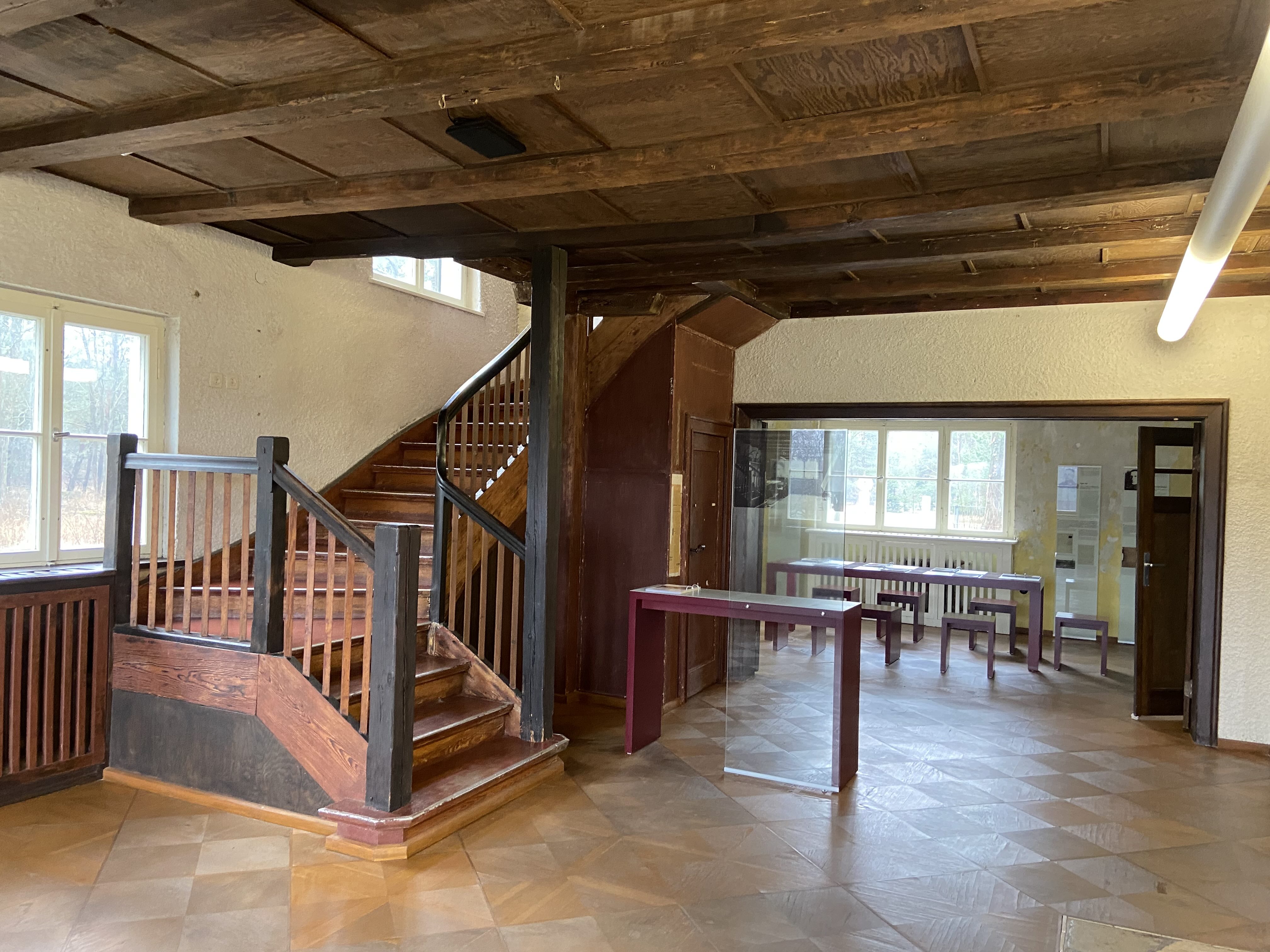 [Photo 10] The camp commandant’s residence. It is currently used for the permanent exhibition “The ‘Führerhaus’: Everyday Life and Crimes of Ravensbrück SS Officers.”
