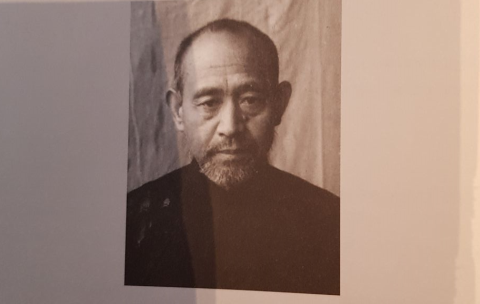전범 스즈키 히라무 중앙당안관장. 일본침화전쟁필공선편에서 촬영