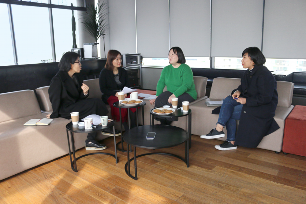 좌담회에서 참석자들이 이야기를 나누는 사진. (왼쪽부터) 권은선, 김청강, 허윤, 오혜진