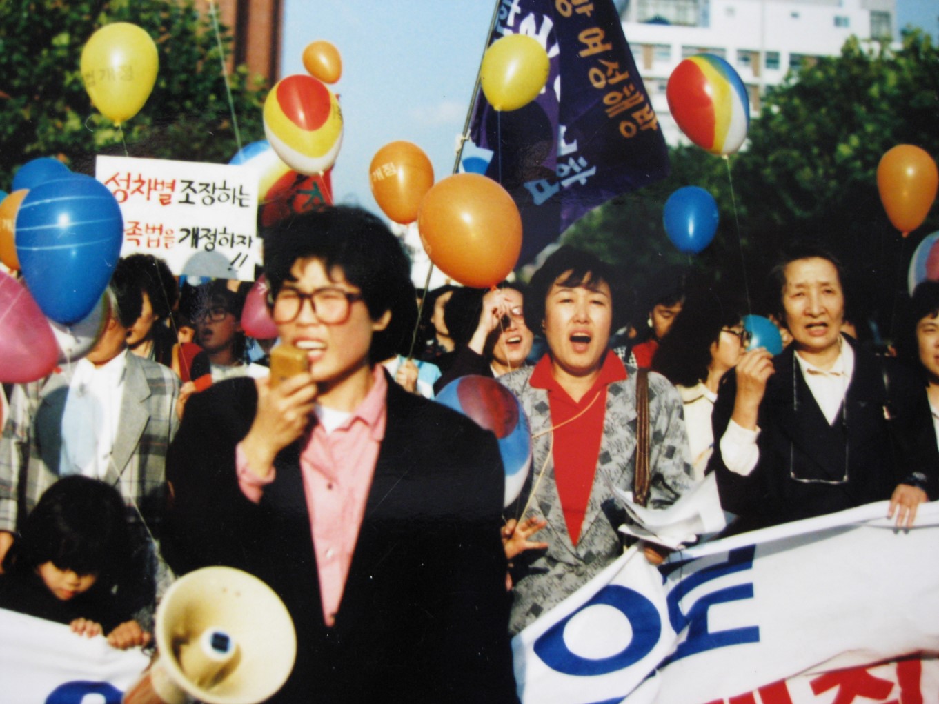 1989년 10월 25일, 한국여성단체연합이 주최한 가족법개정 여성대회가 끝난 뒤 국회를 향해 행진하는 모습(필자 촬영) ⓒ야마시타 영애