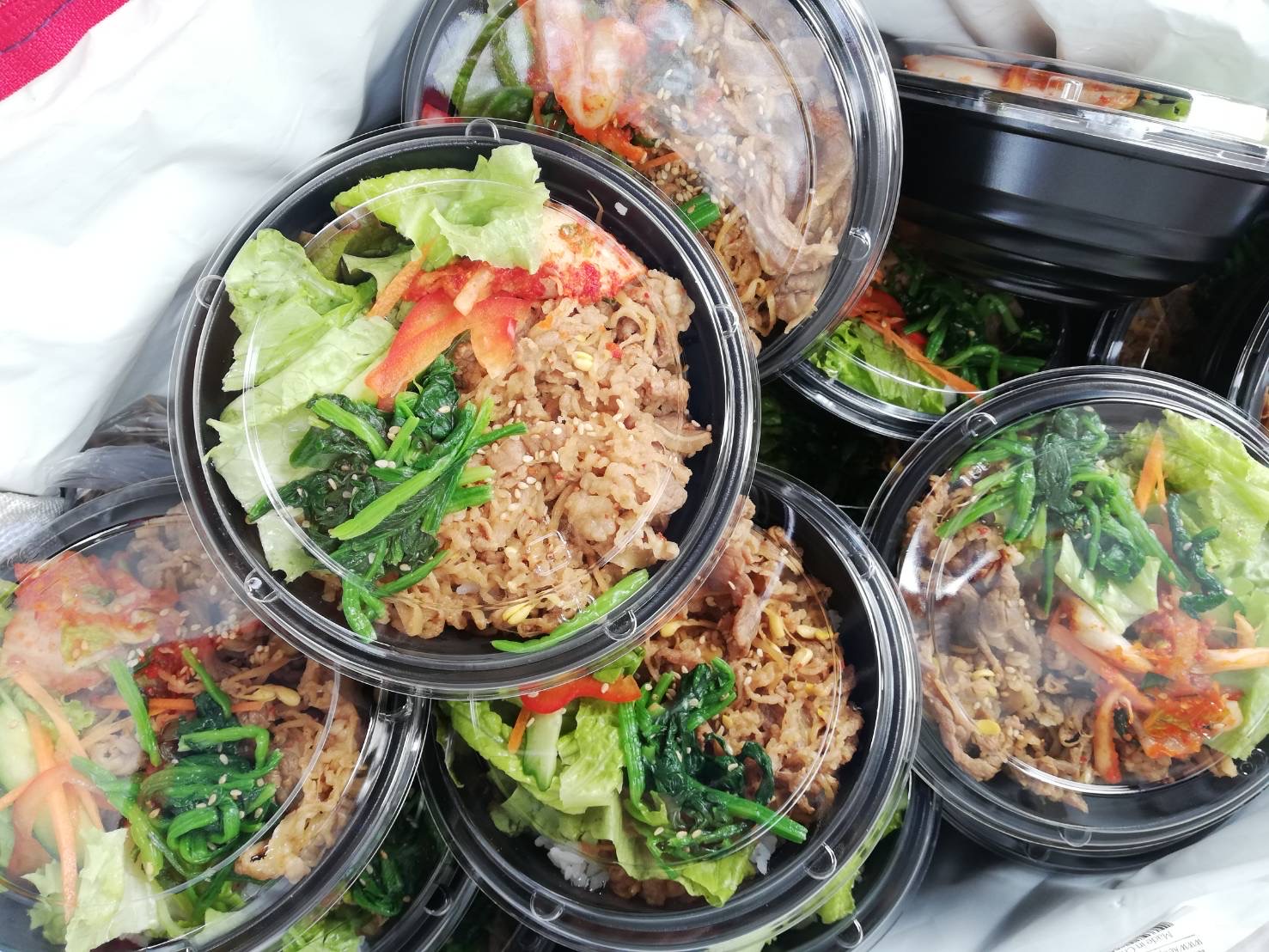 [사진 5] 자원봉사 활동 중에 맛있게 먹었던 도시락 (사진 제공 : 쿠라하시 코헤이)