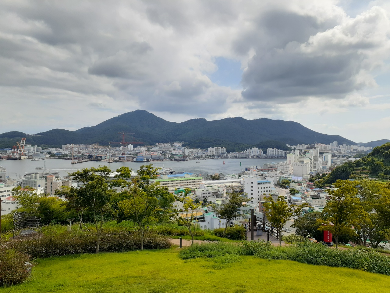 서피랑에서 바라본 통영 ©송도자