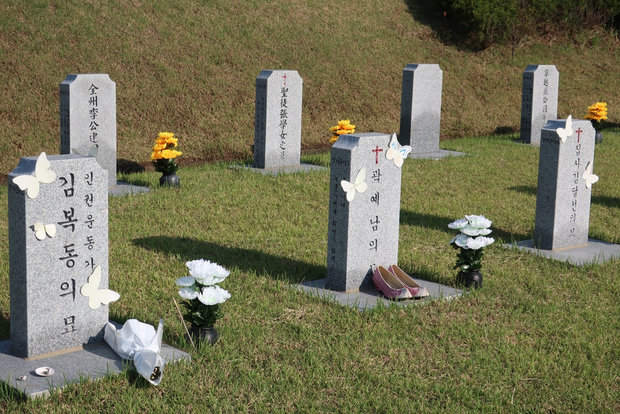 김복동, 곽예남, 김달선 님의 묘 ©김용자