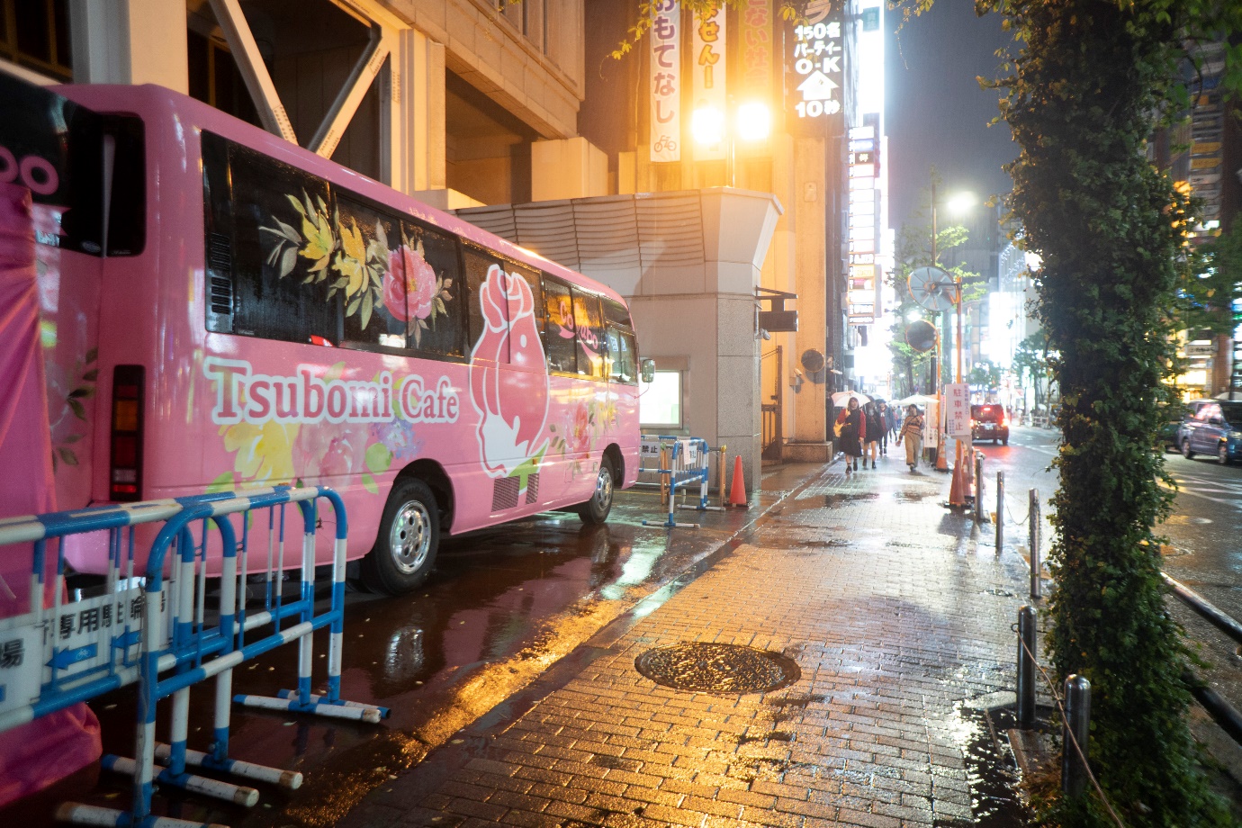 Tsubomi Cafe stops every two weeks from 6 p.m. to 10 p.m. in downtown Tokyo, including Shibuya or Shinjuku, to support victims of sexual  and domestic violence @ Colabo