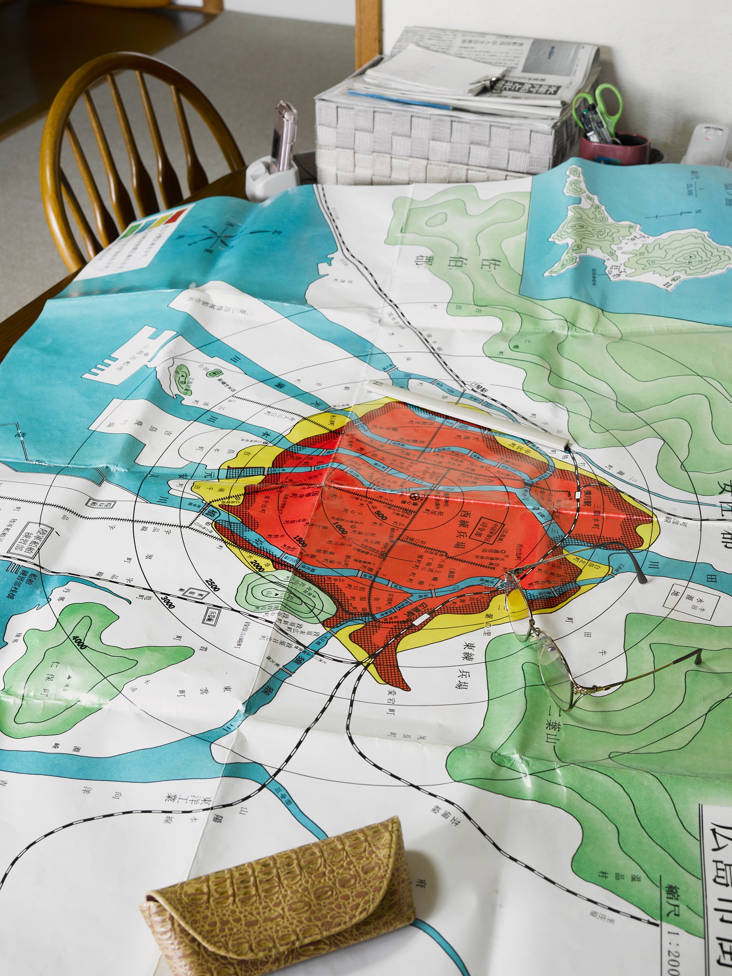 히로시마 원폭 투하 폭심지 반경을 붉은 색으로 나타내는 ‘그라운드 제로’ 원폭 지도, 히로시마(김효연, 감각이상 023, 2019) ⓒ김효연