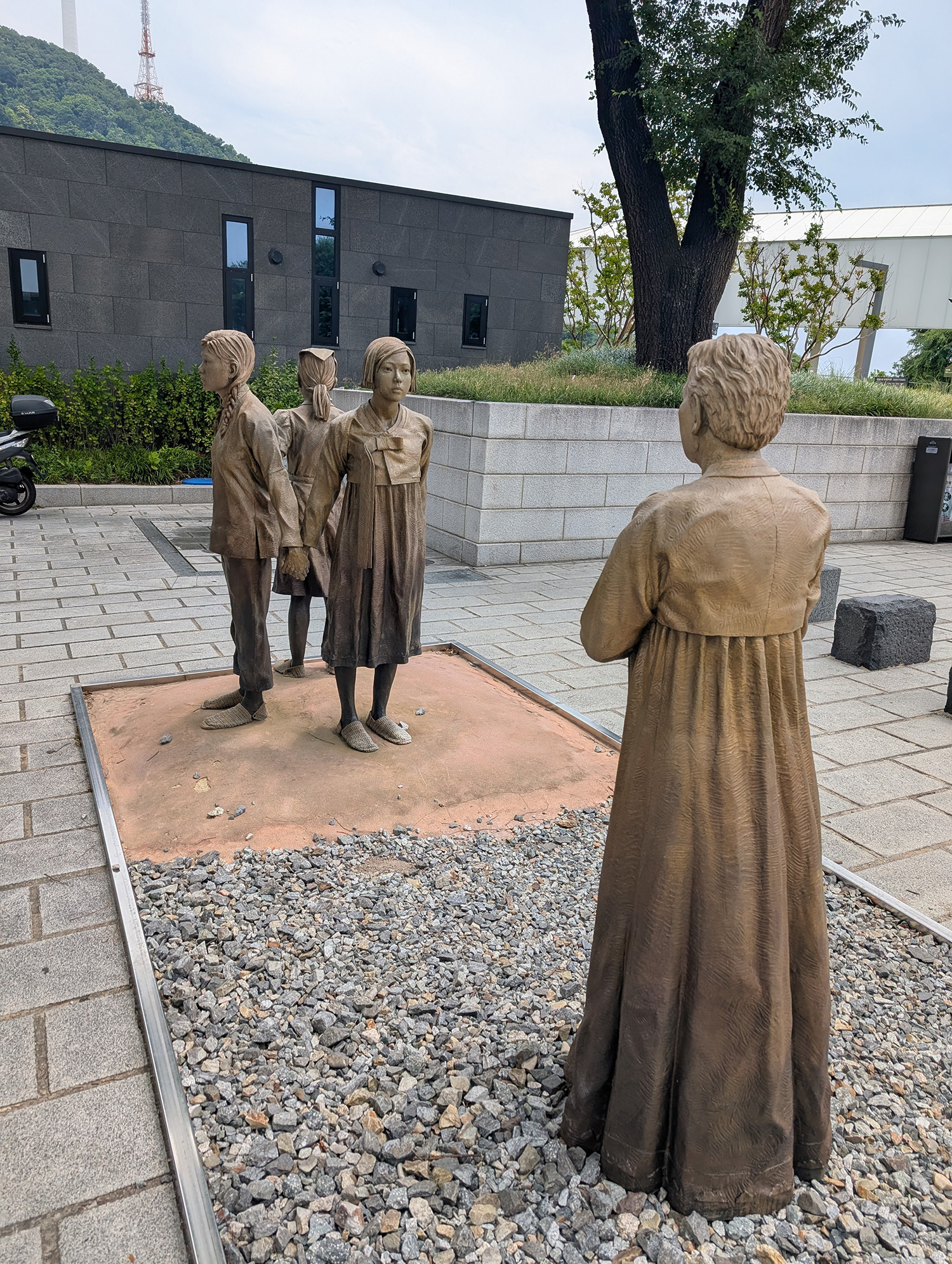 [Photo 1] The “Comfort Women” memorial on Namsan in Seoul(Credit: Contested Histories Initiative)
