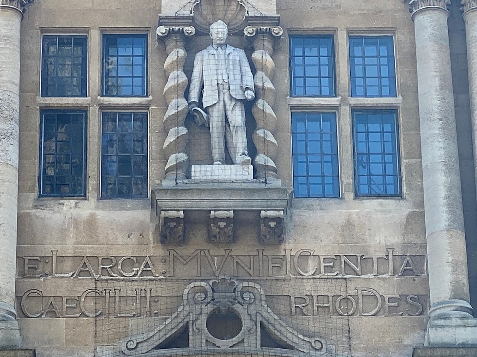 [Photo 3] The Cecil Rhodes statue on Oriel College, in Oxford, UK, in 2023 (Credit: Set in Stone Project, Wikimedia Commons) 