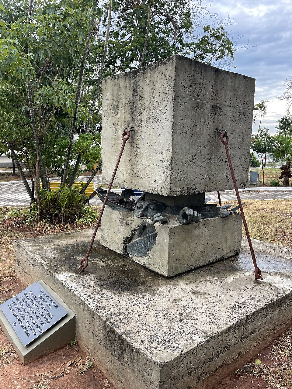 [Photo 6] An artwork by artist Carlos Colombino titled Countermonument incorporates the buried remains of Paraguayan dictator Alfredo Stroessner’s statue (Credit: Vatono, Wikimedia Commons).*