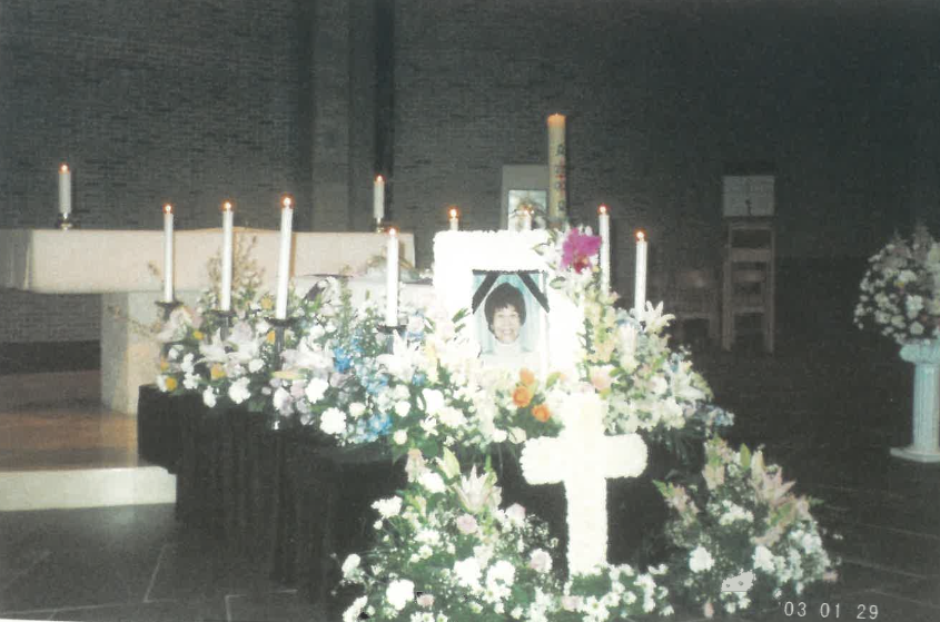 [사진 3] 2003년 1월 29일, 도쿄 요츠야 코지마치 성이그나시오 성당에서 거행된 다카지마 다쓰에의 장례식 (출처 :  『그날이 오면』)