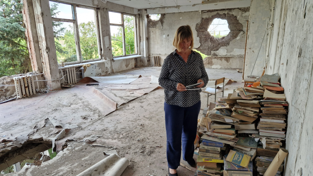 [Photo 3] Iryna Dovhan standing in the ruins ⓒ Iryna Dovhan