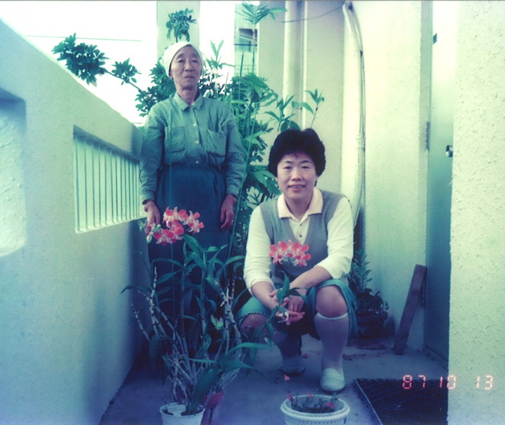 Grandma Bae and Kim Hyun-ok together (1987) (source: Kim Hyun-ok)