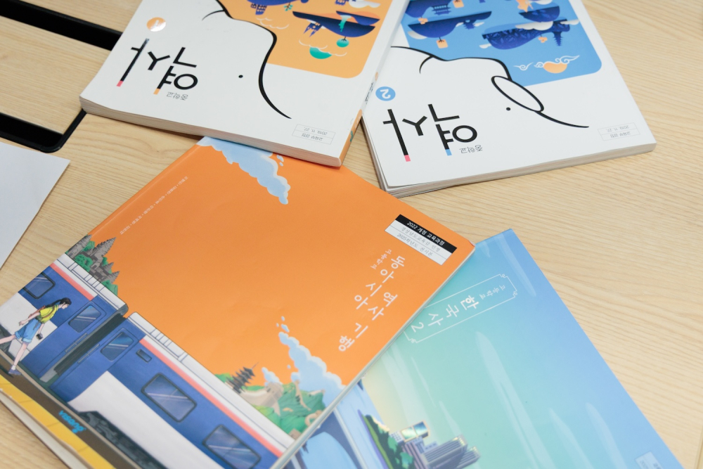 [사진 1] 중고등학교 역사 교과서  ⓒpopcon